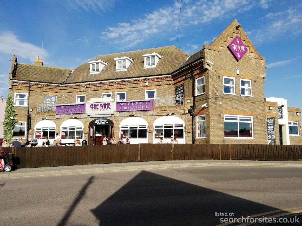 The Vine Hotel 查珀尔圣伦纳兹 外观 照片