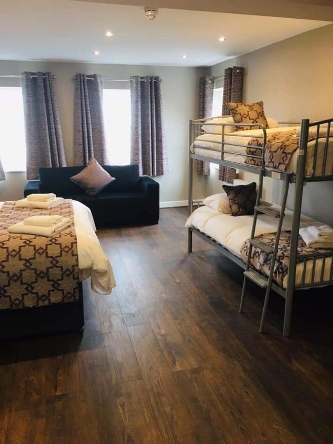 The Vine Hotel 查珀尔圣伦纳兹 外观 照片