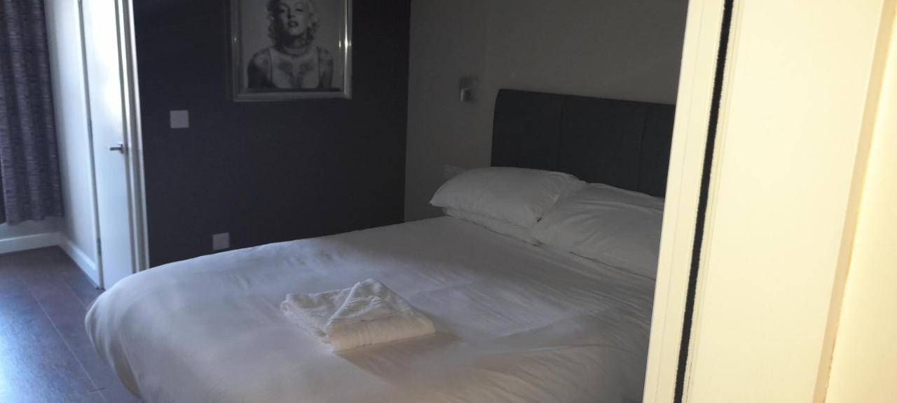 The Vine Hotel 查珀尔圣伦纳兹 外观 照片