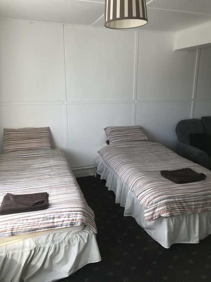 The Vine Hotel 查珀尔圣伦纳兹 外观 照片