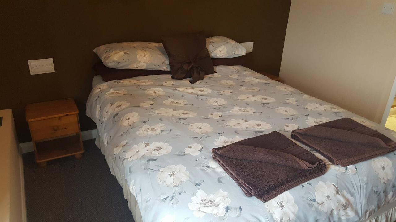 The Vine Hotel 查珀尔圣伦纳兹 外观 照片