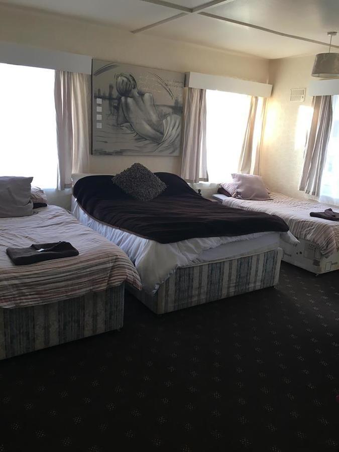The Vine Hotel 查珀尔圣伦纳兹 外观 照片